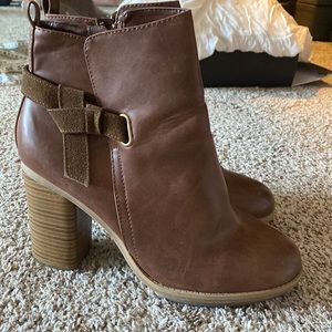SZ 11 brown ankle boot